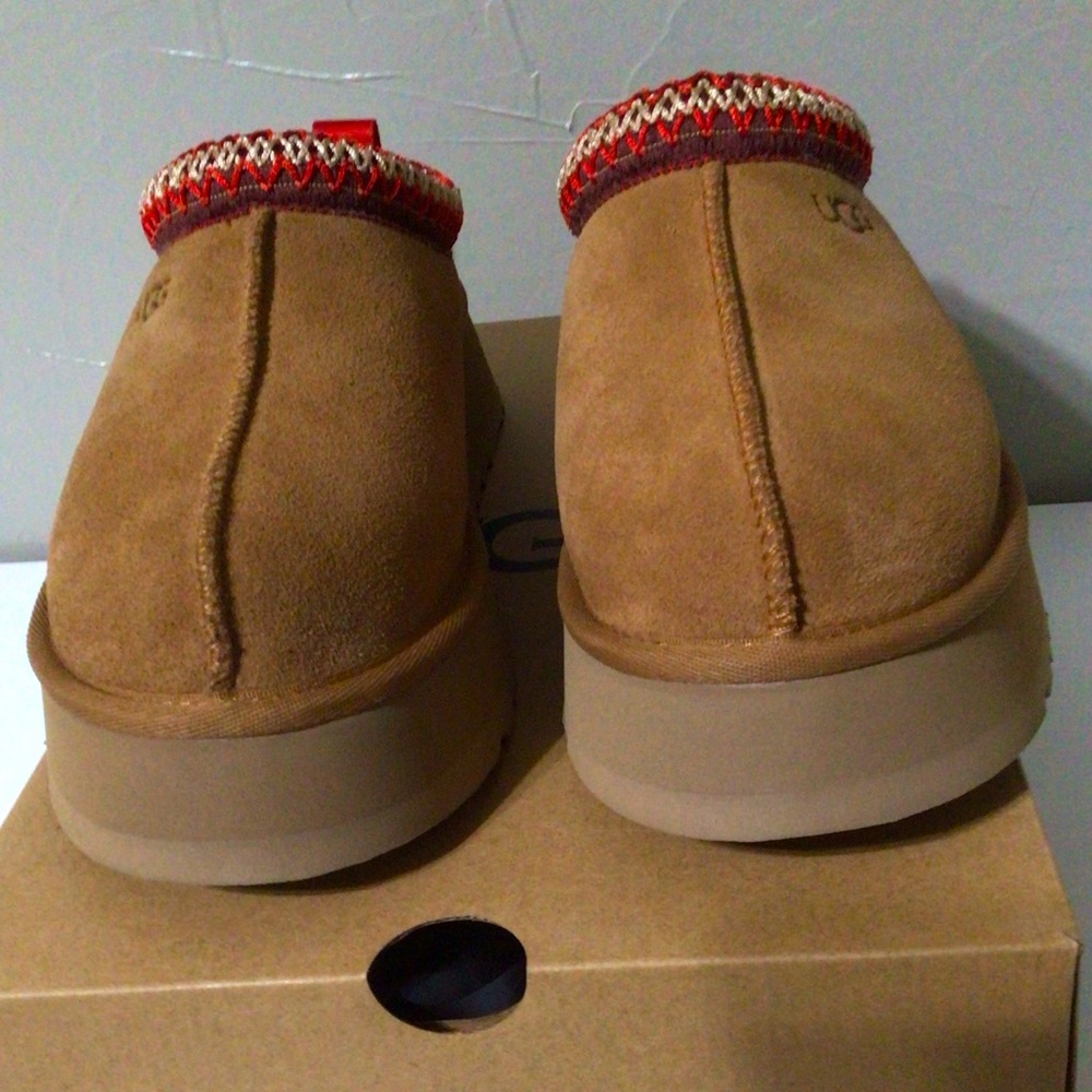 UGG Women’s Tazz Platform Tasman Slippers/Shoes- Chestnut Size 8, NWT